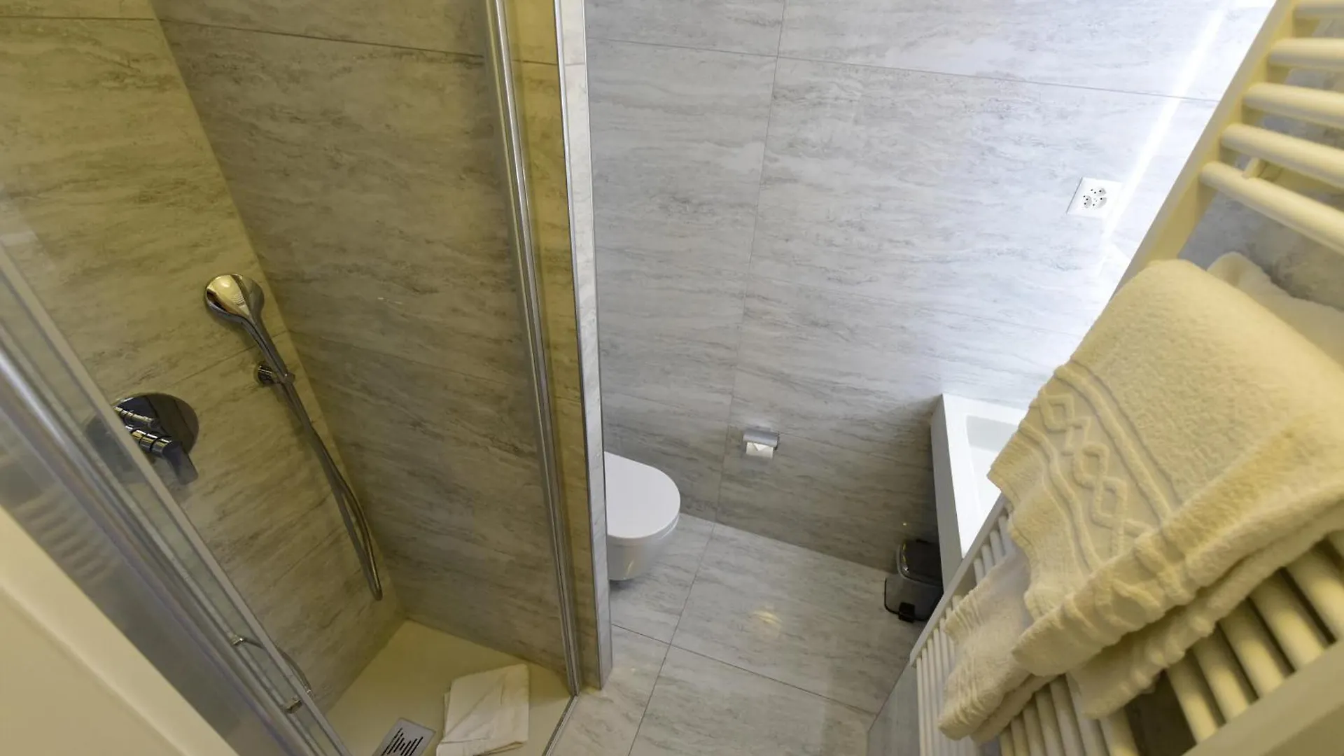 Hotel Rousseau Genève 3*,  Zwitserland