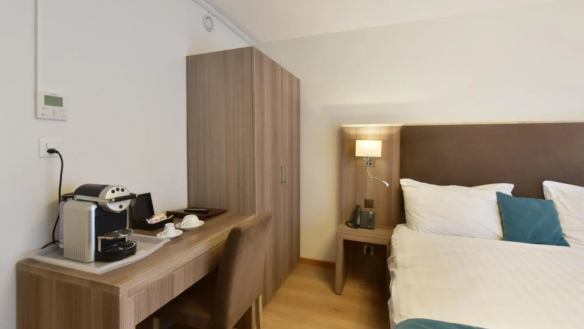 ז'נבה Hotel Rousseau 3*,  שוויץ