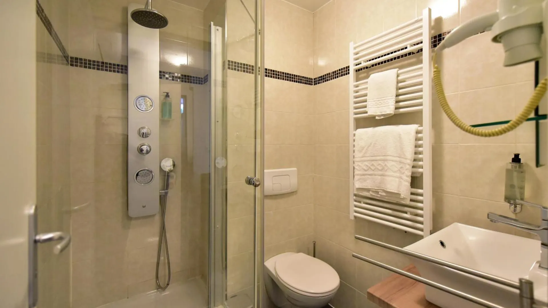 Hotel Rousseau Genève 3*,